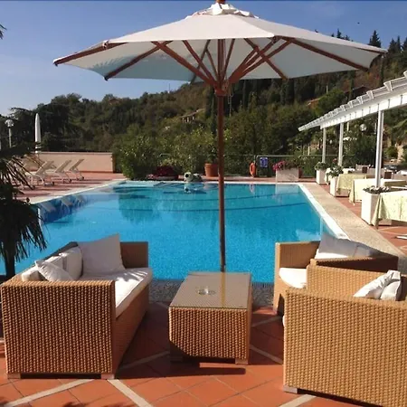 Lägenhetshotell Madrigale 4*