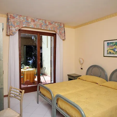 Lägenhetshotell Madrigale 4*