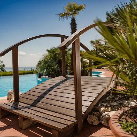 Lägenhetshotell Madrigale 4*
