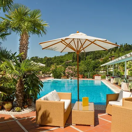 Madrigale Aparthotel 4*